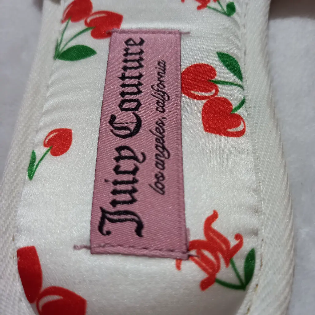 pantuflas juicy couture blanco cerezas 3.webp